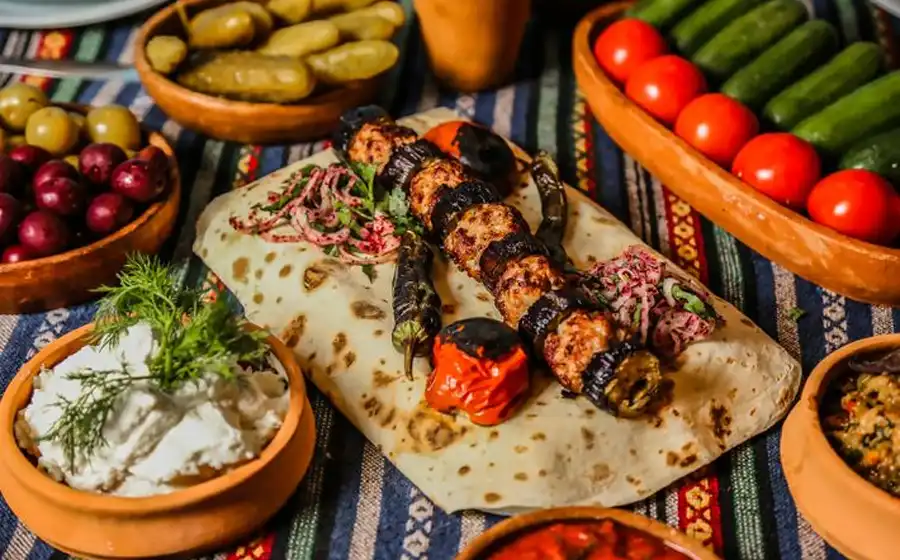 غذاهای آذربایجان؛ طعم و مزه‌ای که فراموش نمی‌کنید!