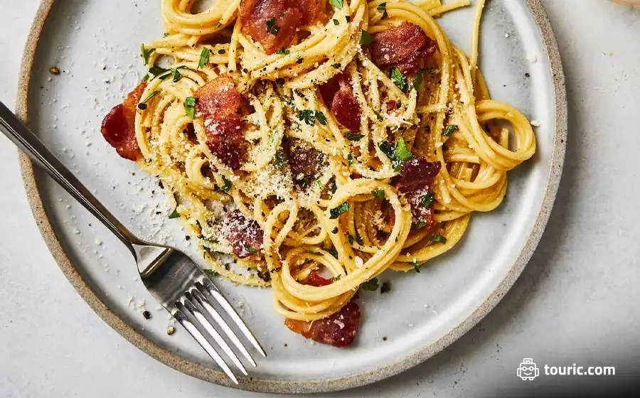 اسپاگتی آلا کاربونارا Spaghetti alla Carbonara - غذاهای معروف ایتالیایی