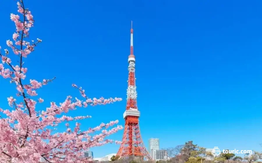برج ایفل ژاپن، یک برج سفید و قرمز