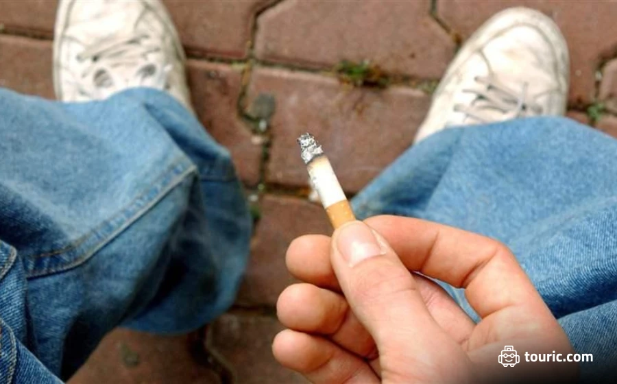 فروش سیگار به افراد زیر 18 سال ممنوع است. - کارهایی که نباید در استرالیا انجام دهید!