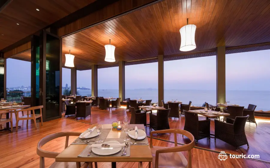 رستوران Radius , Cape Dara Resort - بهترین رستوران‌های پاتایا