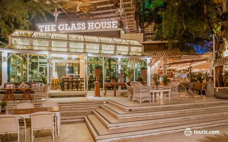 رستوران The Glass House Beachfront - بهترین رستوران‌های پاتایا