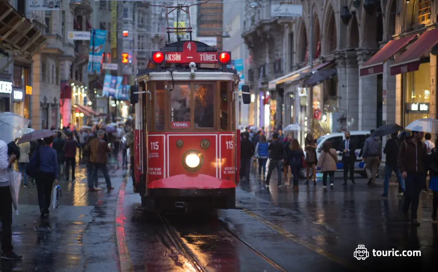 ۵- تراموا خیابان استقلال(İstiklal Caddesi Tram) - عکاسی در استانبول