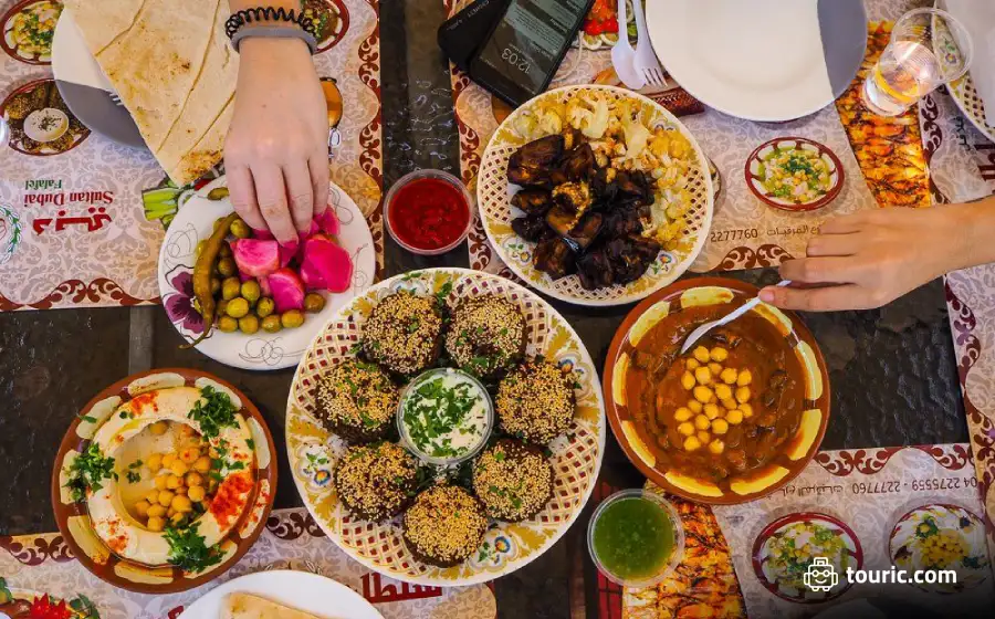 مقایسه تنوع غذایی در دبی و استانبول