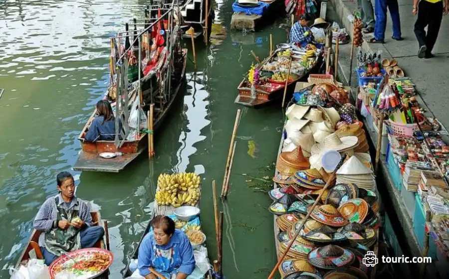 بازار شناور دامنوئن سادواک (Damnoen Saduak)