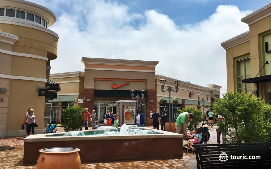 پارک اوت لت (Outlet Village)